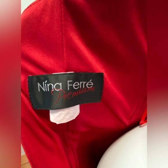 Nina Ferre Women’s Evening Gown - Picture 14 of 14